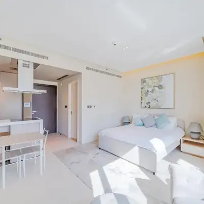 Modern Studio with Skyline Views in Dubai Marina