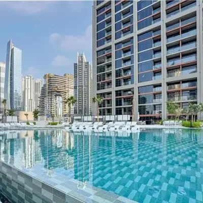 Stylish Modern Peninsula One Studio
