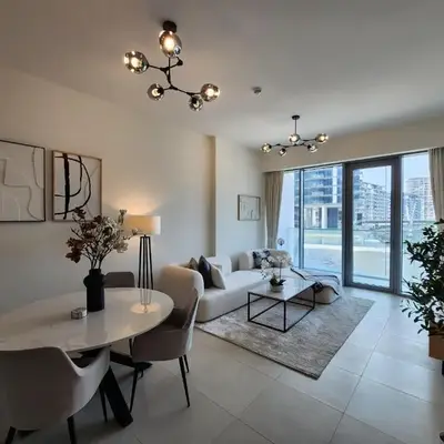 SOLARTE Luxe - NEW Canal Front Residence - Pool with Burj Views