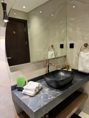 a bathroom with a black sink and a mirror at Spacious 3BR Apartment Family Friendly Community in Dubai