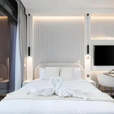 Modern Studio Canal & Pool View Business Bay