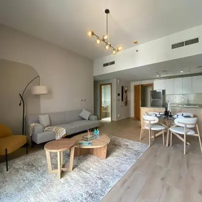 Two-Bedroom Apartment with Prime Metro Access
