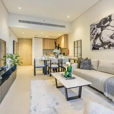 Balcony-Facing Pool 2BR with Assistant Room