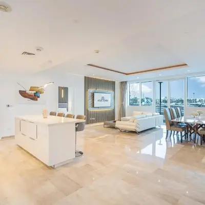 Palm Home next to Nakheel Mall with Private Beach