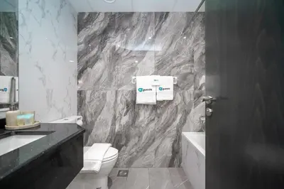 a bathroom with a black and white marble wall at HiGuests - Charming Studio with Lake Views in Business Bay in Dubai