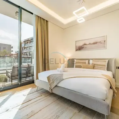 Inviting Studio Overlooking the Pool