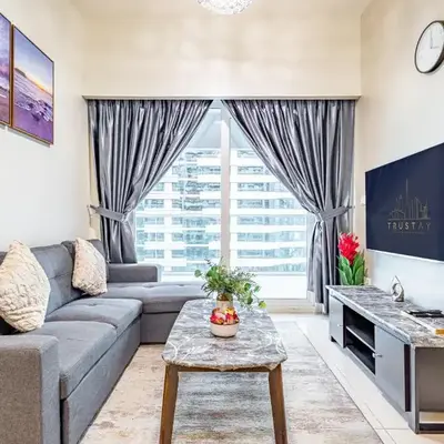 Elegant 2BR Business Bay Canal View Gym & Pool