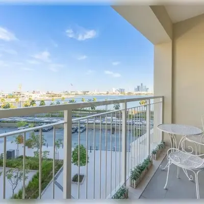 Family 1BHK Sea View -Beach Access - La Voile