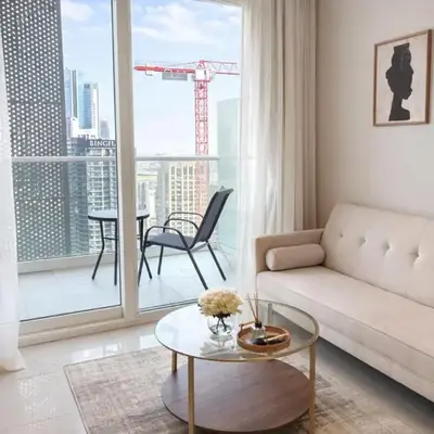 Canal View Retreat in Business Bay