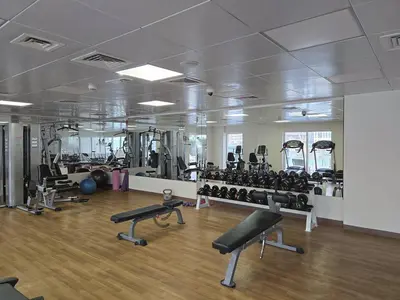a gym with several treadmills and exercise bikes at Business Bay 1 BR on Canal 7 min to Dubai Mall in Dubai