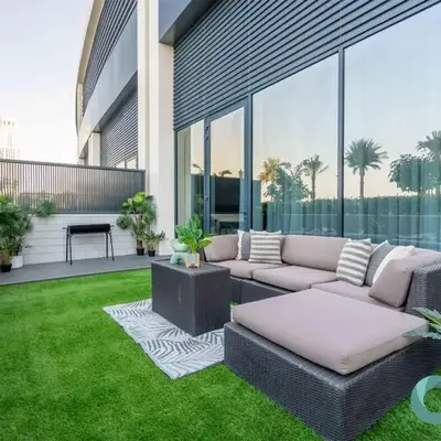 Cloud 9 - Townhouse style 2 BR Apt with BBQ Patio