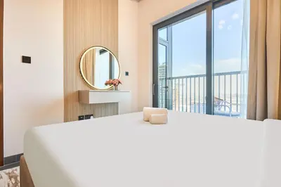 Gallery image of STAY BY LATINEM Luxury 1BR Holiday Home CB 1521 Near Burj Khalifa in Dubai
