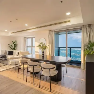 Central Spacious Marina Home on the 64th Floor