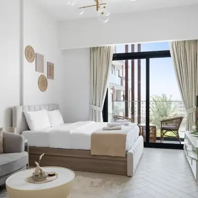 VayK - Cozy Studio with a Balcony & Pool Views