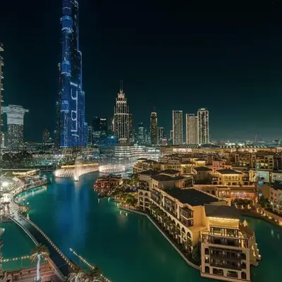Large 4 Bed Apt with Burj View and 8 Min Walk to Mall by Vista Stays DXB