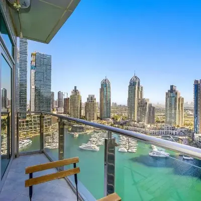 Stunning 1BR Apartment with Breathtaking Marina Views