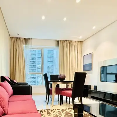 Homes2Retreat - Stylish 1BR with Balcony in Business Bay