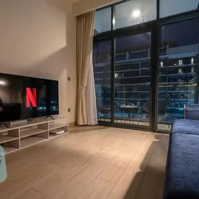 Modern 1BR Azizi Riviera with Pool & Gym
