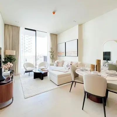 Warm Modern 1BR Haven with Balcony & Free Parking