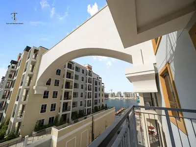 a balcony with a view of a building at Luxury Loft 1 Bedroom La Voile - Building 1 Jumeirah 1 in Dubai