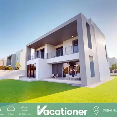 Vacationer l Incredible 5 Bed l Private Garden l near Mall