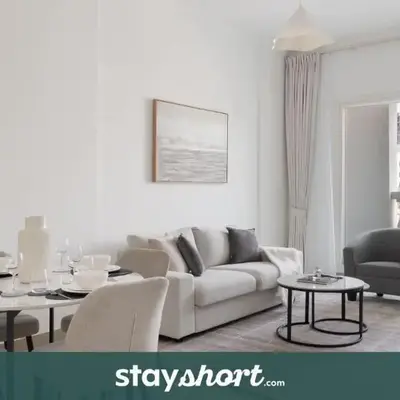StayShort - Modern JVC 1 bed Sleeps 4 with Swimming Pool