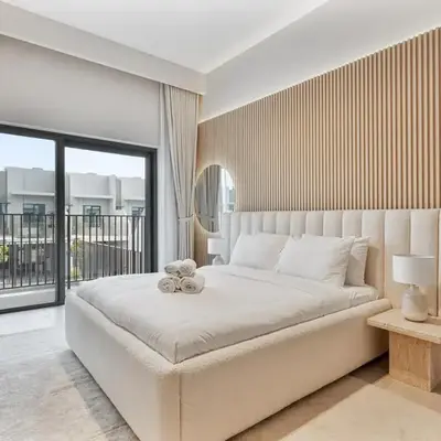 Spacious 4 Bed Villa with Private Pool and Meydan