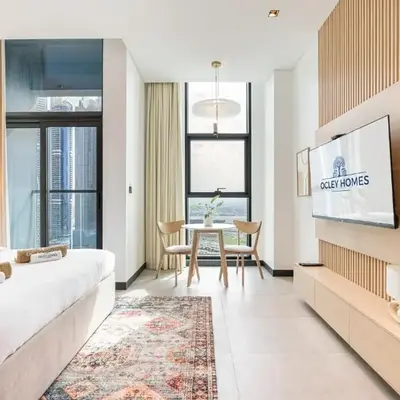 Central Modern Studio with Floor to Ceiling Windows