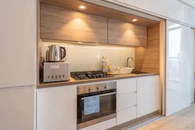 Gallery image of StayShort - Stylish Dubai Marina Studio with City Views Sleeps 2 in Dubai