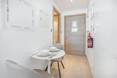 Gallery image of StayShort - Stylish Dubai Marina Studio with City Views Sleeps 2 in Dubai