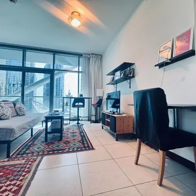 Gallery image of Studio on the Metro with Stunning Lake View in Dubai