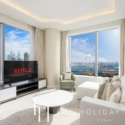 LUX Iconic Views at The Palm Tower Suite 8