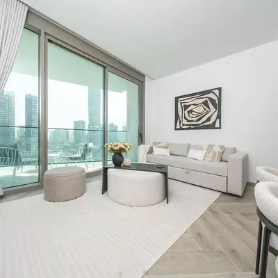1 Bed in Peninsula 3 with Full Canal Views