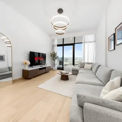 Elegant 1BR Near Downtown Azizi Riviera 3