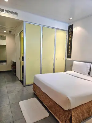 a bedroom with a large white bed in a room at JOIN INN HOTEL Jebel Ali, Dubai - Formerly easyHotel Jebel Ali in Dubai