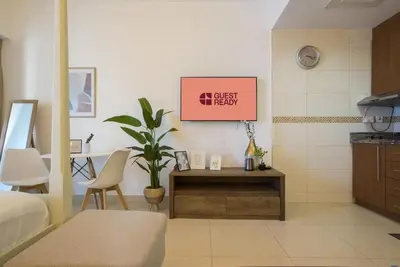 a living room with a table and a plant at GuestReady - Modern Studio | Stunning Marina Views in Dubai