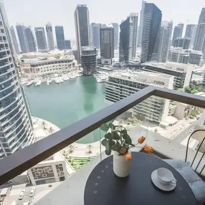 HiGuests - Artistic Waterfront Apt