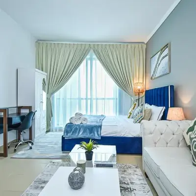 Luxury Escapes - Lake View Brand New Studio in X1 Tower JLT