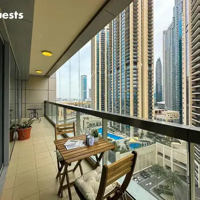 HiGuests - Royal 2BR Apt with Maid's Room Near Burj Khalifa