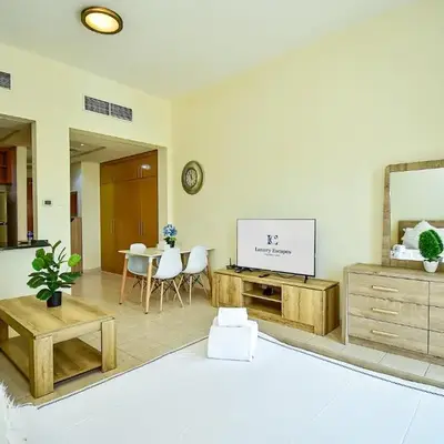 Luxury Escapes - Tranquil Retreat - Studio Apts near Metro and Mall - Discovery Gardens - SHAR & MCL