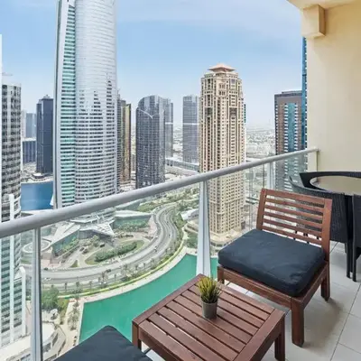 Modern & Spacious 2-Bed Condo with Panoramic Lake Views