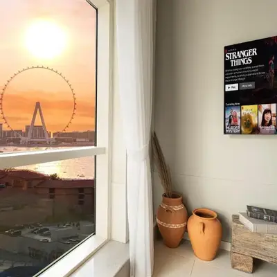 Lovely Dubai Eye & Sea View