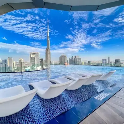 Infinity Pool & Burj Khalifa View l Luxe Paramount