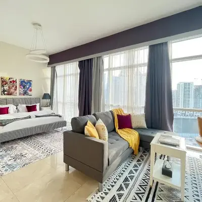 Trophy Stays - Vibrant Work-Friendly Studio in Business bay
