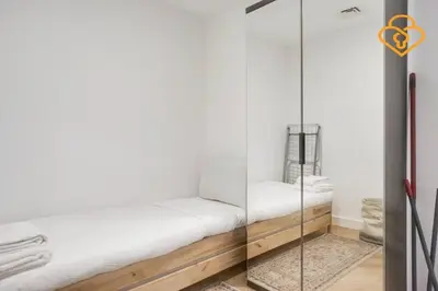 a room with a glass partition with a bed at Keysplease Upgraded 3 B/R + Nanny Beach Access, Palm Jumeirah in Dubai