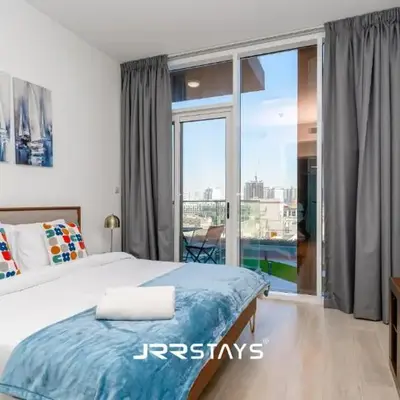 Stylish Studio - Panoramic Pool View - JVC